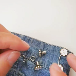 Kancing Pengecil Pinggang Jeans Adjustable 1 Set 4pcs Tanpa Jahit & Dapat Dilepas Motif Daisy untuk Mengecilkan Lingkar Pinggang