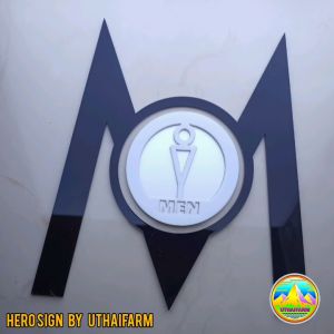 ป้ายห้องน้ำ W M ด้วยสีเงิร และสีทองแดง (โรสโกลด์)