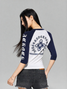 A chock | Slim Gothic Print Paneling Short Sleeve Tshirt