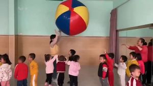 Inflatable net red big football outdoor beach ball kindergarten toy thickened three-color inflatable