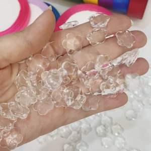 100G Chuỗi Hạt Bông Mai Treo(lổ xỏ lệch) 15mm Pha Lê Nhựa Trang Trí