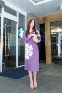 เดรสอัดพลีท งานสวยไฮโซ  ทรงคอปก ไหล่บอลลูนพองๆ 🎈 แพทเทิร์นจั๊มปลายแขน  เพิ่มดีเทลลายดอกไม้ ทั้งช่วงไหล่ และลำตัว 🌸🌸🌳 สวยเก๋มว้ากกกก  เรียบหรู ดูเลอค่า สุดๆ  💫💫💫💫💫      ผ้าอัดพลีสเนื้อเด้ง เน้นย้ำ ถึง 3 ครั้ง พิถีพิถันสุดๆ งานแน่นสวยมาก Qc  เดียวก