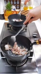 24cm Frying Pan Portable Large Belly Pan Thickened Uncoated Frying Pan Stew Pot Non Stick Pan No Oil Fume Cookware Pan
