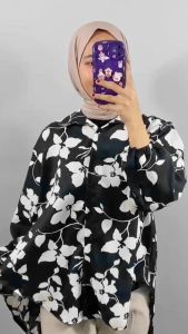 Desain Fashionable untuk Sehari-hari: Munna Blouse Plisket Motif Anggrek