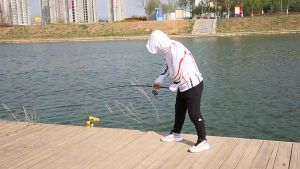 คันสปิน  คันเบส คันเบ็ดตกปลาคาร์บอน  สีขาว  2ท่อน มีขนาด  1.65 M. 1.8 M. 2.1 M. ด้ามจับ EVA