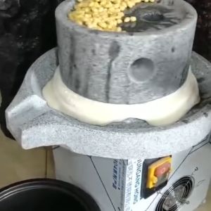 เครื่องบดแบบไฟฟ้า 220 V โม่ถั่วเหลือง เครื่องโม่หิน เครื่องโม่แป้งไฟฟ้า เครื่องบดละเอียด เครื่องบดผง