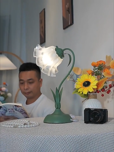Y4Y Cute Floral Desk Lamp Tri-Color LED Night Light Flexible Gooseneck Touch Table Lamp