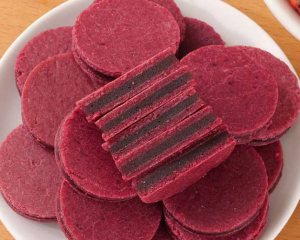 Blueberries mulberries hawthorn slices dried fruits candied fruits sweet and sour appetizing 100g 200g   蓝莓桑葚夹心山楂片