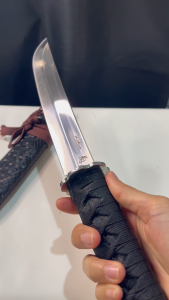 มีดทรงคาตะนะพร้อมฝัก มีดเดินป่า ด้ามจับพันเชือกกันลื่น กิจกรรมกลางแจ้งมีดทำครัวเดินป่าตั้งแคมป์