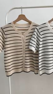 Kaos Cocok untuk Musim Panas: BL20064 Lasercut Stripe Button Knit Top