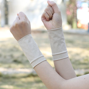 Ngắn bảo vệ cổ tay tập thể dục lau mồ hôi chạy bộ nam và nữ hấp thụ mồ hôi thoáng khí có độ co giãn cao Mỏng mùa hè cổ tay áo Băng tay áo những người yêu thích