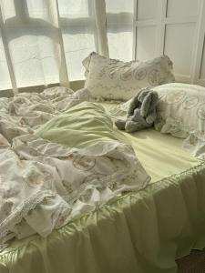 French Style Floral Edged Bubble Cotton Dormitory Bedding Set Three Pieces Washed Cotton Quilt Cover Dormitory Bed Sheet Set