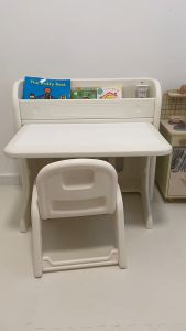 โต๊ะเด็ก โต๊ะเด็กอนุบาล โต๊ะเขียนหนังสือ โต๊ะทำการบ้าน โต๊ะเขียนหนังสือเด็ก พับเก็บได้ 1โต๊ะ1เก้าอี้ใหม่