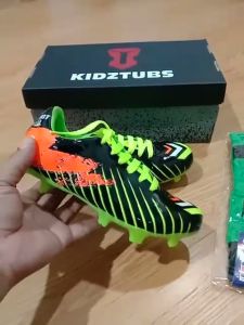 KIDZTUBS Paket Komplit Sepatu Bola Anak & Kaos Kaki