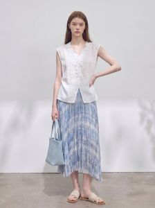 GULILI | Stylish V-Neck Sleeveless Blouse with Gradient Pleated Skirt Set