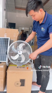 Có remoteBảo hành 2 năm - Quạt sạc tích điện năng lượng mặt trời 16 inch dạng nằm chân quỳ động cơ không chổi than 12v Solar Fan mẫu mới 2026 25W 26400 mAh 12 chế độ gió hoạt động 24h