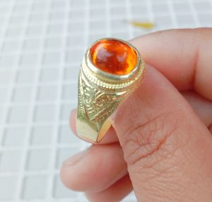 แหวนหัวสี ตัวแหวนทำจากทองเหลืองแท้ไม่ชุบสีสามารถใส่ติดตัวได้เป็นประจำตนโดนแป้งโดนครีมได้ไม่ลอกไม่ดำค่ะ