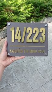 BIỂN SỐ NHÀ Alu Gương Vàng + Mica Ghi sần Số nổi 1cm Ngoài trời sang trọng.