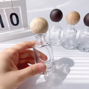 [HCM] Vỏ rỗng chai đựng nước hoa 30ml dáng cổ lọ nắp gỗ tròn sang trọng.