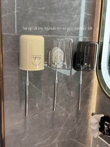 Kệ Giá Đựng Bàn Chải Đánh Răng Kèm Cốc Gắn Tường Không Cần Khoan Lỗ Phong Cách Bắc Âu