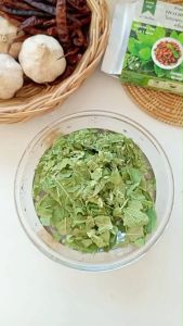 ใบกะเพราฟรีซดราย 2g (Freeze Dried Holy Basil Leaf 2g)