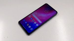 Original Motorola One Hyper XT2027-1 Octa-core 6.5 นิ้วโทรศัพท์มือถือ 4GB RAM 128GB ROM Snapdragon 675 IPS LCD 64MP กล้อง NFC FM วิทยุซิมซิม 4000mAH สมาร์ทโฟน Android Fingerprint