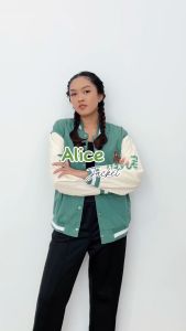 ELYCLOTH | ALICE VARSITY JACKET | VARSITY JACKET WANITA PREMIUM\\n\\n Apa itu Jaket Varsity Alice?\\n\\nJaket Varsity Alice adalah jaket varsity wanita premium yang dibuat oleh ELYCLOTH. Jaket ini memiliki desain yang unik dan menarik, serta dibuat dari bahan berkualitas tinggi yang dapat memberikan kenyamanan dan gaya yang trendi.\\n\\n Keunikan dan Desain Jaket Varsity Alice\\n\\nJaket Varsity Alice memiliki desain yang unik dan menarik, dengan detail yang memperkuat kesan retro dan modern. Desainnya dirancang untuk wanita yang mencari jaket varsity yang tidak hanya nyaman tetapi juga tampilan yang modis dan trendi.\\n\\n Keunggulan Bahan Jaket Varsity Alice\\n\\nJaket Varsity Alice dibuat dari bahan berkualitas tinggi yang dapat memberikan kenyamanan dan gaya yang trendi. Bahan jaket ini sangat kuat dan tahan lama, sehingga Anda dapat menggunakannya untuk waktu yang lama tanpa takut rusak.\\n\\n Bagaimana Menggunakan Jaket Varsity Gaya Retro?\\n\\nJaket Varsity Alice cocok digunakan dalam berbagai situasi, baik untuk aktivitas sehari-hari maupun acara khusus. Berikut adalah beberapa tips tentang cara menggunakan jaket varsity gaya retro:\\n\\n Aktivitas Sehari-hari dengan Jaket Varsity\\n\\nJaket Varsity Alice cocok digunakan dalam berbagai aktivitas sehari-hari, seperti pergi ke kantor, sekolah, atau acara sosial. Anda dapat memadukannya dengan celana jeans, rok, atau dress untuk tampilan yang modis dan trendi.\\n\\n Tips Styling Jaket Varsity untuk Tampilan Modis\\n\\nUntuk tampilan yang modis, Anda dapat memadukan jaket varsity Alice dengan berbagai pakaian. Misalnya, Anda dapat mengenakannya dengan celana jeans dan sepatu sneakers untuk tampilan yang kasual, atau dengan rok panjang dan sepatu hak tinggi untuk tampilan yang formal.\\n\\n Kenapa Harus Memilih Jaket Varsity Berkualitas dari ELYCLOTH?\\n\\nJaket Varsity Alice memiliki beberapa keunggulan dibandingkan jaket varsity lainnya di pasaran. Berikut adalah beberapa alasan mengapa Anda harus memilih jaket varsity berkualitas dari ELYCLOTH:\\n\\n Keunggulan Jaket Varsity ELYCLOTH\\n\\nJaket Varsity Alice dibuat dari bahan berkualitas tinggi yang sangat kuat dan tahan lama. Selain itu, desainnya dirancang oleh tim desainer profesional yang berpengalaman dalam membuat pakaian wanita.\\n\\n Perawatan Jaket Varsity ELYCLOTH\\n\\nUntuk menjaga kualitas jaket varsity Alice, Anda perlu merawatnya dengan baik. Berikut adalah beberapa tips perawatan jaket varsity ELYCLOTH:\\n\\n- Jangan mencuci jaket varsity Alice secara berlebihan, cukup cucilah ketika benar-benar diperlukan.\\n- Jangan gunakan pemutih atau bahan kimia yang keras pada jaket varsity Alice, karena dapat merusak bahan dan warna.\\n- Jangan menjemur jaket varsity Alice di bawah sinar matahari langsung, karena dapat merusak warna dan tekstur bahan.\\n\\n Bagaimana Memilih Jaket Varsity Wanita Premium?\\n\\nBerikut adalah beberapa pertimbangan yang perlu Anda pertimbangkan saat memilih jaket varsity wanita premium:\\n\\n Pertimbangan Ukuran dan Warna Jaket Varsity\\n\\nPastikan ukuran jaket varsity Alice sesuai dengan tubuh Anda. Anda dapat memilih warna yang sesuai dengan selera dan gaya Anda.\\n\\n Tips Memilih Jaket Varsity Wanita Premium yang Sesuai\\n\\nBerikut adalah beberapa tips memilih jaket varsity wanita premium yang sesuai dengan kebutuhan Anda:\\n\\n- Pilih bahan yang berkualitas tinggi dan nyaman digunakan.\\n- Pilih desain yang sesuai dengan selera dan gaya Anda.\\n- Pilih ukuran yang sesuai dengan tubuh Anda.\\n- Pilih warna yang sesuai dengan selera dan gaya Anda.\\n\\nJaket Varsity Alice adalah pilihan yang tepat untuk wanita yang mencari jaket varsity yang tidak hanya nyaman tetapi juga tampilan yang modis dan trendi. Dengan berbagai keunggulan yang dimilikinya, jaket varsity Alice adalah investasi yang baik untuk penampilan Anda.\n}