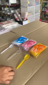 ช้อนปลายส้อม ขาว - ใส - คละสี พลาสติก ยี่ห้อSB ยกหิ้ว 10 มัด