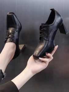 รองเท้าส้นสูงหัวเหลี่ยมผูกเชือกสไตล์อังกฤษสำหรับผู้หญิง รองเท้าส้นกลางหัวแหลม สวมใส่สบาย สำหรับผู้หญิงวัยกลางคนและวัยรุ่น
