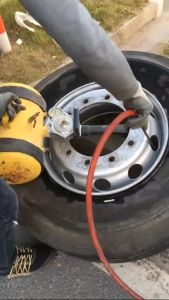 Bình hỗ trợ bơm lốp nổ bật tanh vỏ xe kích phụ bơm lốp không săm 20L giá tốt