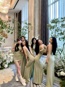 สีเขียว ผ้าซาติน เพื่อนเจ้าสาว เดรส พรางหุ่น เซ็กซี่ สําหรับผู้หญิงทรงเล็กยาว สำหรับงานกลางคืน ชุดราตรี งานแต่งงานสไตล์ไหล่เดียว เดรส