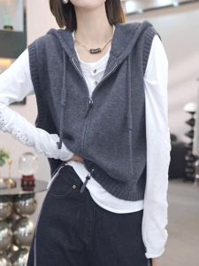Early Autumn 2025 Short Pure Color Knitted Vest Jacket Loose Design Zipper Sweater Vest Open Cardigan Womens Fashion