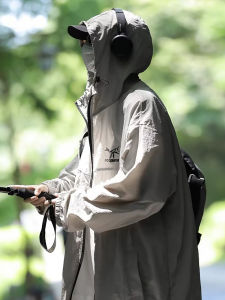 ผ้าไหมน้ําแข็งป้องกันแสงแดดหลวมเสื้อตกปลาสําหรับผู้ชายน้ําหนักเบาระบายอากาศป้องกันรังสียูวีสวมใส่กลางแจ้งที่มีฮู้ดซิปด้านข้างช่องกระเป๋า