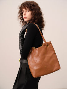 Elle Womens Handbag 2025 New Diamond Pattern Large Capacity Simple Handbag Tote Bag Single Shoulder Bag Casual Style Leather