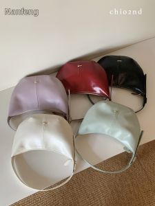 CHIO‘2ND | Crescent Shaped Underarm Commuter Tote