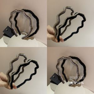 Elegant Velvet Pearl Hairband Womens High Hairline Fashionable Wavy Design Sweet Simple Style Luxury Sensation Hairband