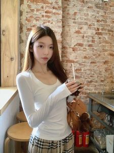 Áo Thun Dài Tay Màu Trắng Cổ Chữ U Đơn Giản Cho Nữ Mùa Thu Áo Lót Ôm Vừa Vặn Thân Thiện Với Da Thoáng Khí Cotton 95%