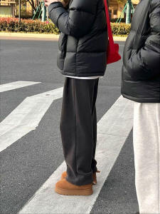 กางเกงวอร์มผู้หญิงสีเทาเข้ม กางเกงขายาวทรงหลวมสไตล์ย้อนยุคแบบอเมริกัน ทรงหลวม ทรงลำลอง กางเกงกีฬาทรงหัวเข็มขัดหนักสำหรับคู่รัก