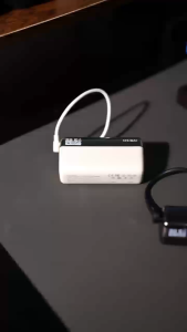 [China CCC] แบตสำรอง 2in1 สายชาร์จในตัว OUKU P75 P75A 5000mAh/10000mAh 22.5W+PD20W เป็นขาตั้งได้