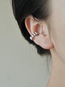 French Luxury Pain-Free No-Piercing Ear Cuff Womens Fashion Simple Elegance Design Sensation Ear Jewelry Clip-On Earrings