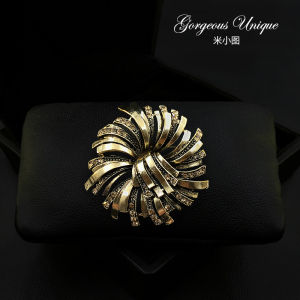 Elegant Retro Court 3D Flower Brooch Pin: Exquisite High-End Women's Jewelry