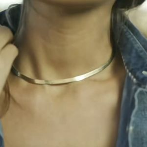 Kalung Titanium Choker Rantai Pipih Terbaru: Anti Luntur, Anti Karat, dan Cocok untuk Berbagai Acara