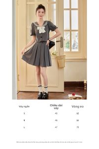 Bộ Áo Sơ Mi Tay Ngắn Màu Xám và Chân Váy Xòe