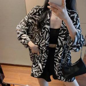 IELGY zebra print season thin section loose korean version mid-length temperament small suit sun protection top women