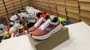 รองเท้าวิ่ง ON RUNNING Cloudsurfer Trail 2 สีแดง พื้นนิ่ม ใส่สบาย การันตีคุณภาพ