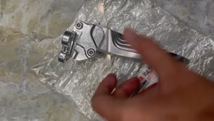 Gác chân sau đồ hãng xe Acruzo Yamaha và giá là 1 cái phụ tùng thay thế