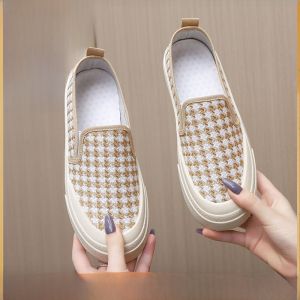 รองเท้าผ้าใบลำลองสำหรับผู้หญิง รองเท้าผ้าใบแบบสวมสบาย สไตล์เกาหลี รองเท้าลำลอง รองเท้าเดิน รองเท้าแบบสวมสบายสำหรับนักเรียน