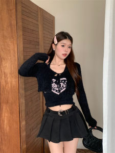 เสื้อกั๊กสั้นถักนิตติ้งลายตัวอักษรหัวใจสุดเก๋สำหรับผู้หญิง ทรงเข้ารูป แขนกุด คอวี ทรงเข้ารูป แฟชั่นฤดูร้อน 2024