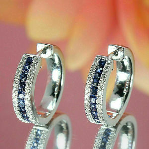 Huitan Chic Blue CZ Hoop ต่างหูแฟชั่นการออกแบบหญิงหูต่างหูวงกลมสวมใส่ทุกวันเครื่องประดับอเนกประสงค์