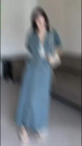 DX_ Set đồ Jean rách xinh set thiết kế Jean mặc hè đi biển Quảng Châu áo croptop rách cổ bẻ phối chân váy midi dài xịn